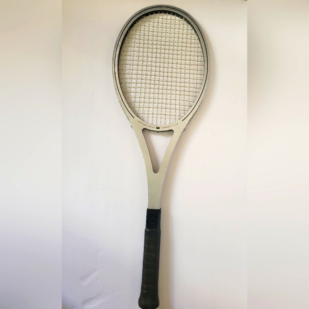 Head Arthur Ashe Competition Racquet Pre-owned in good condition.